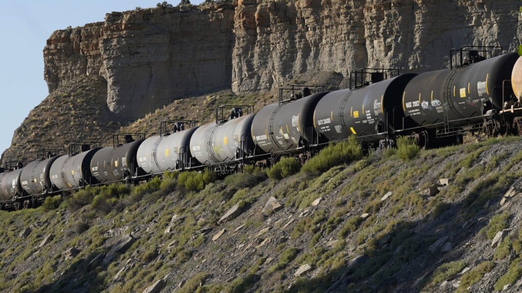 Supreme Court backs Utah oil railroad expansion