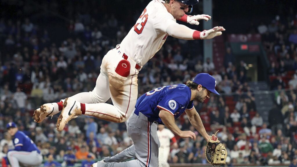 Red Sox place Romy Gonzalez on IL, still don’t plan to use Devers at first