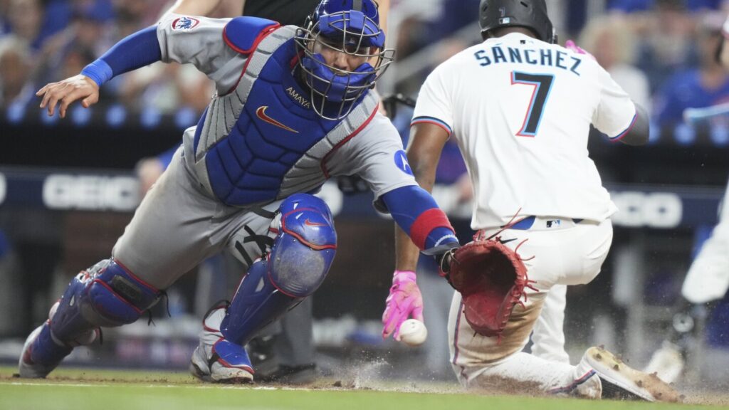Cubs catcher Miguel Amaya will be placed on injured list due to left oblique strain