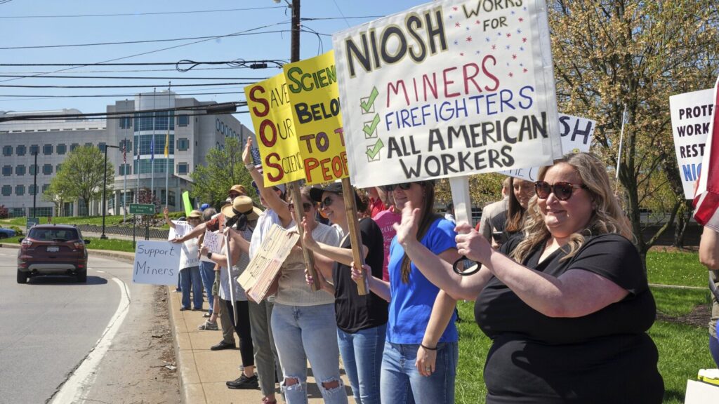 Judge orders restoration of jobs in health program for West Virginia coal miners
