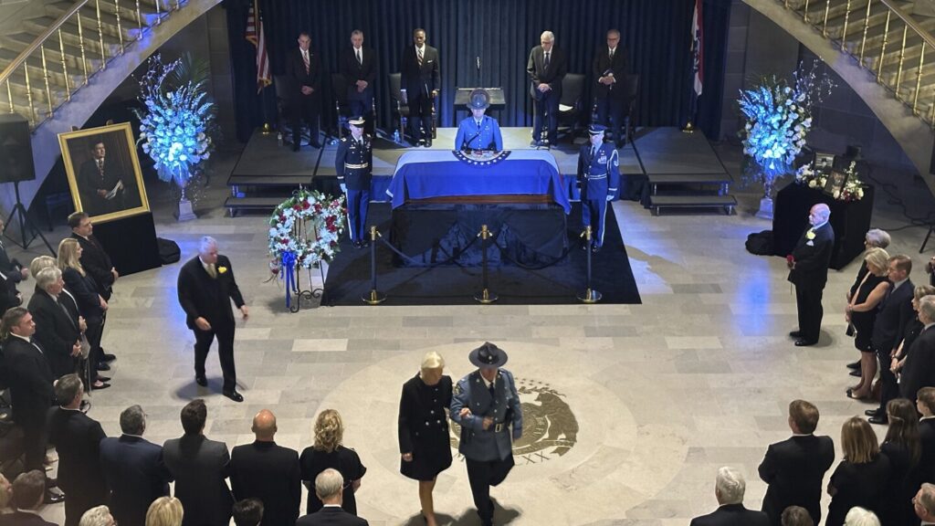 Former US Sen. Bond remembered at Missouri Capitol