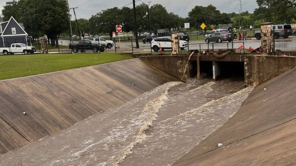 Rescue crews recover body of 10-year-old girl lost in Texas floods