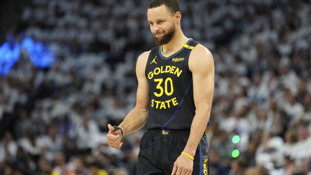 Curry leaves Warriors’ win vs. Wolves with hamstring strain, putting rest of series in question