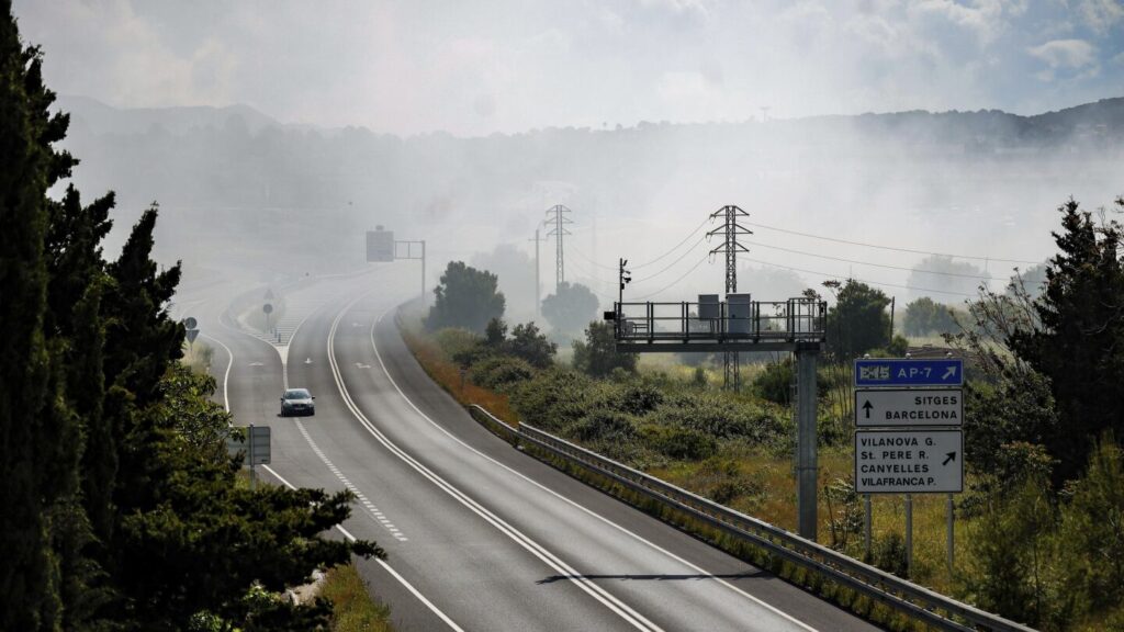 Fire at chemical plant in northeastern Spain keeps thousands indoors