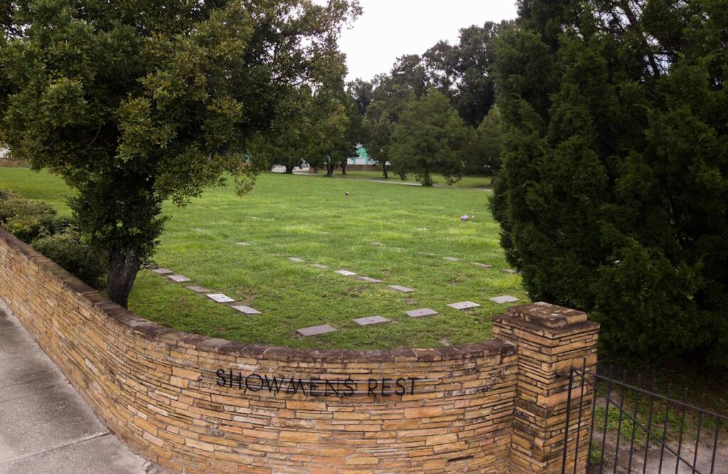 A Tampa cemetery is on sale again, reigniting debate over lost graves