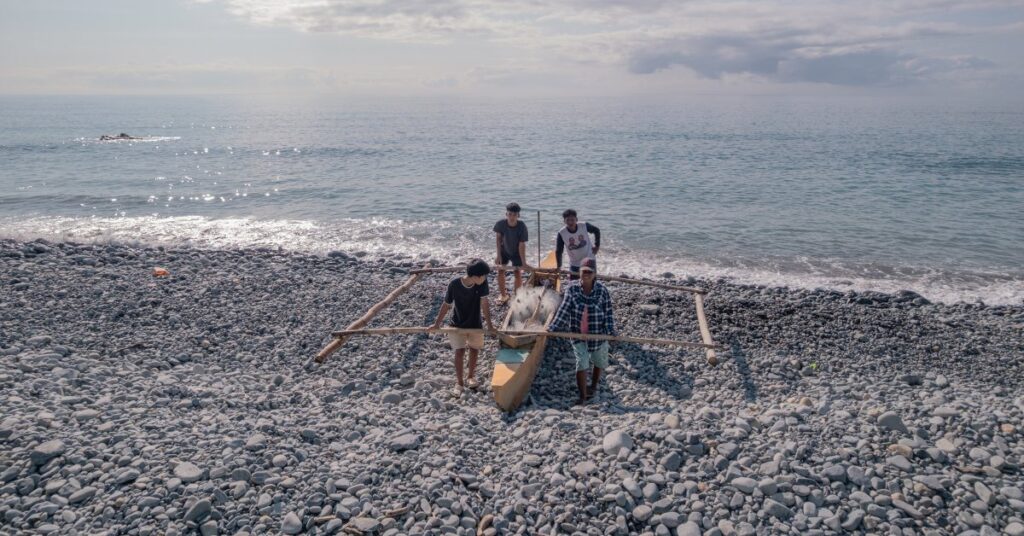 Fishing Communities Fight for their Future as Waters Rise