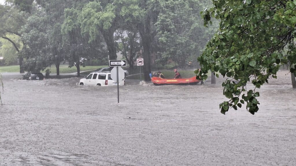 1 dead after severe weather hits central US, flooding parts of Texas and Kansas