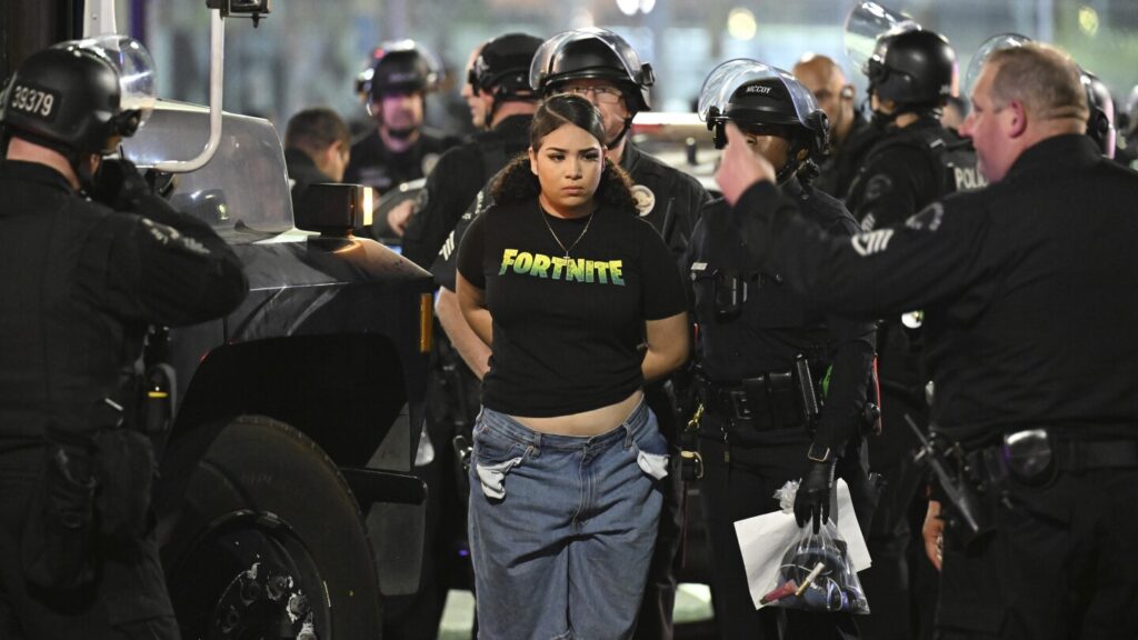 Photos of immigration protests spreading across US as Trump mobilizes National Guard