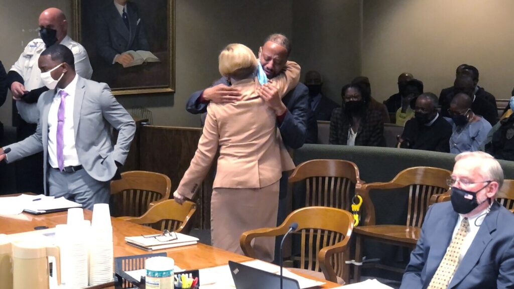 Man formerly on death row can’t serve 2 life terms at the same time, Tennessee Supreme Court rules