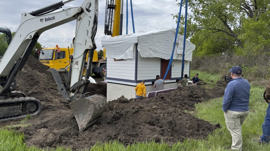 North Dakota promises flush toilets at historic sites