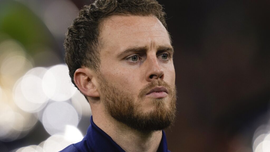 Bayer Leverkusen signs goalkeeper Flekken from Brentford, which enlists Kelleher as replacement