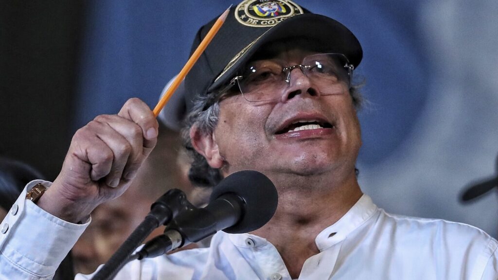 Colombia’s Senate approves labor bill as president pushes for referendum
