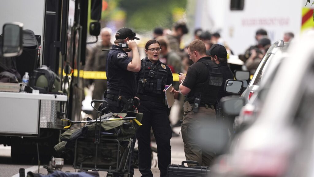 AP PHOTOS: FBI investigating ‘targeted terror attack’ at Pearl Street mall in Colorado