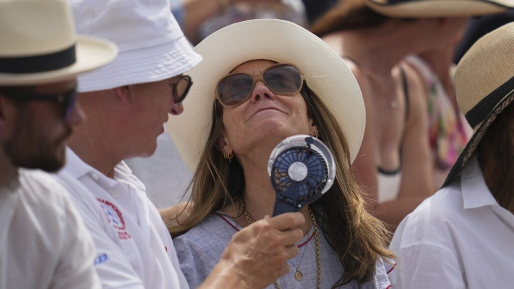 photos of heat weather | AP News