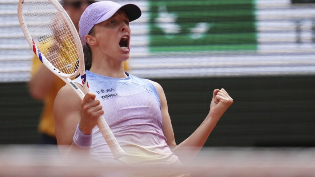 Iga Swiatek comes back to beat Elena Rybakina at French Open