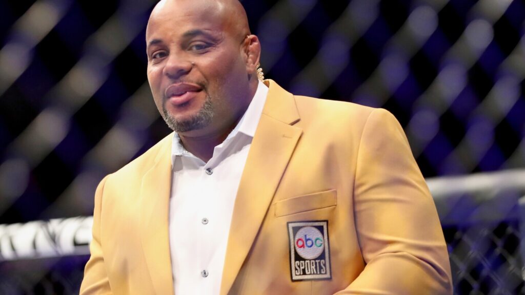 The Ultimate Fighter turns 20 with Cormier, Sonnen coaching
