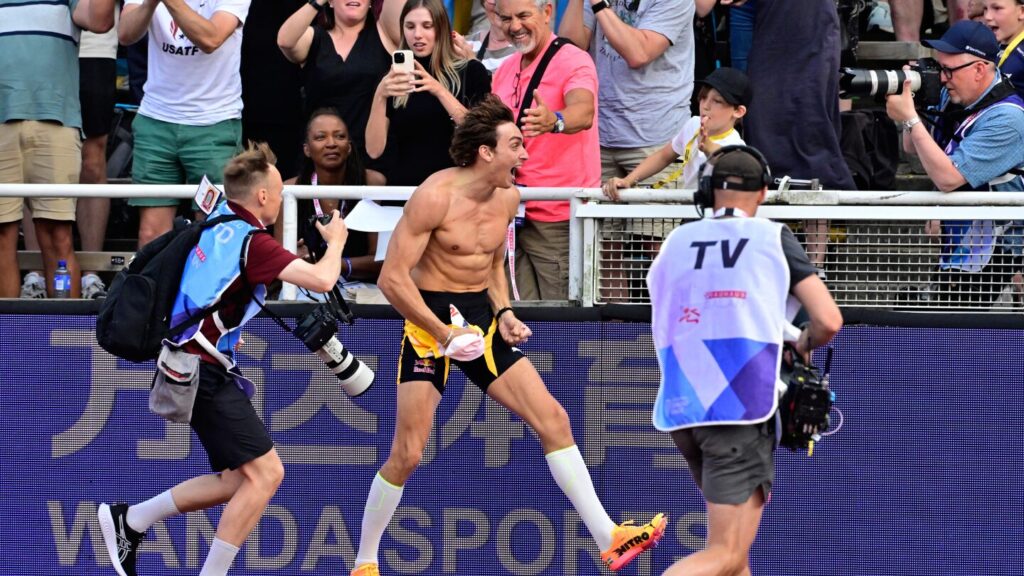 Duplantis raises his pole vault world record to 6.28 meters in front of home fans in Sweden