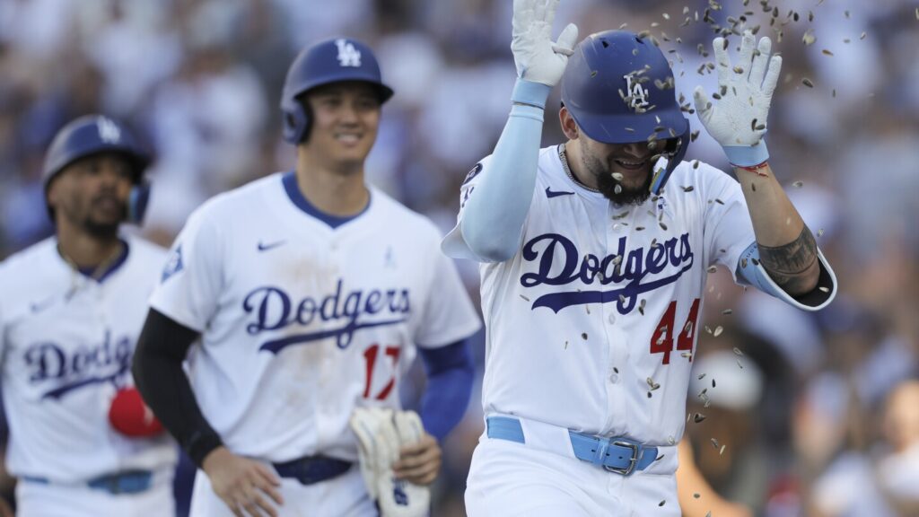 Andy Pages’ 3-run homer pushes Dodgers to 5-4 win over Giants