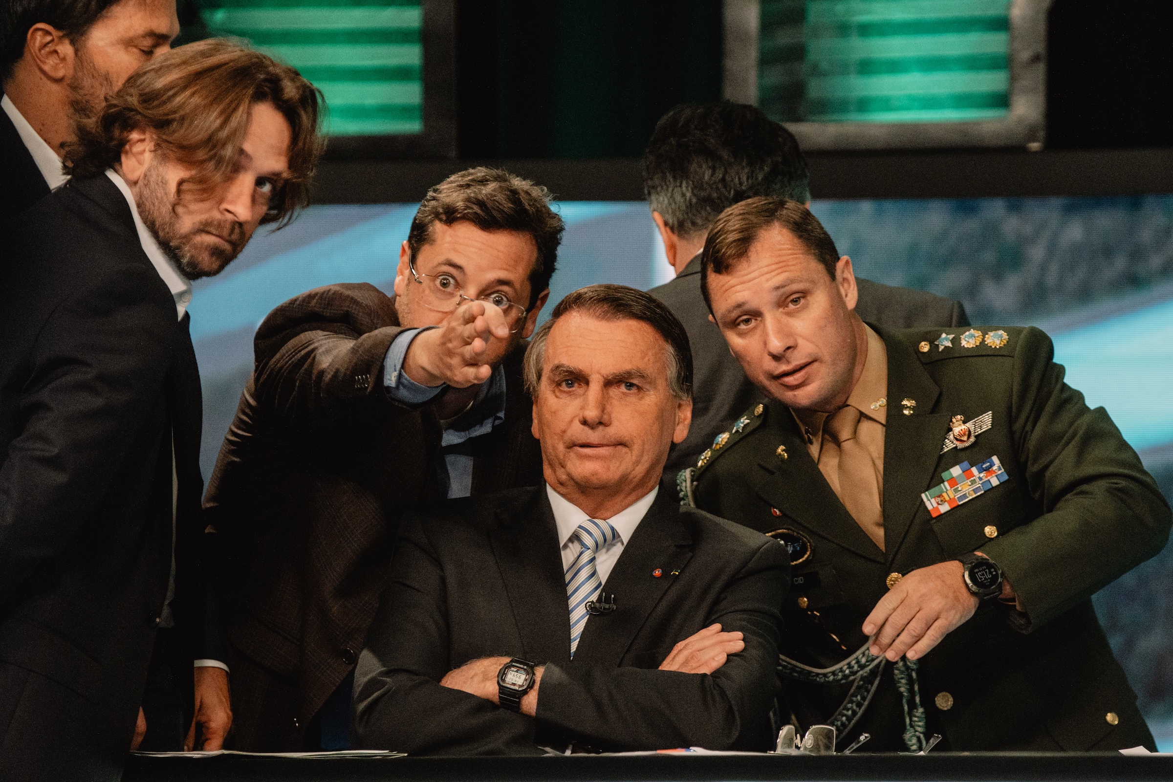 Le président Jair Bolsonaro, candidat à sa réélection, pendant l'interview diffusée en direct au siège de la chaîne de télévision SBT à Sao Paulo, au Brésil.