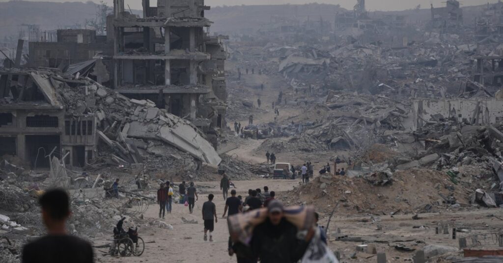 Palestinians Return to Ruins in Gaza as Trump Hopes to Meet Hostages