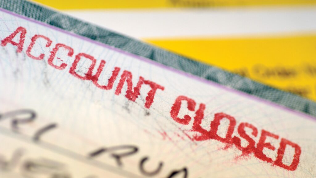 Trump Moves to Tighten Banking Access for Non-Citizens Trump Moves to Tighten Banking Access for Non-Citizens