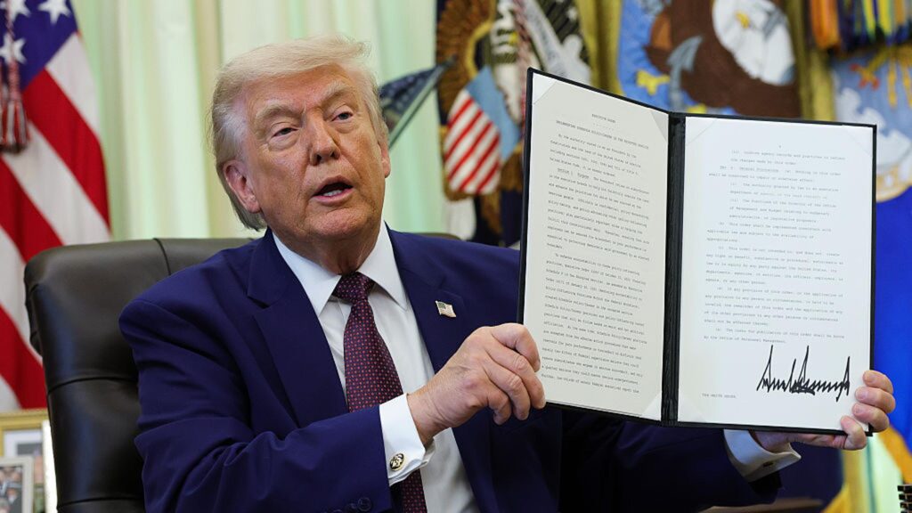 Trump Makes It Easier to Fire Thousands of Federal Workers