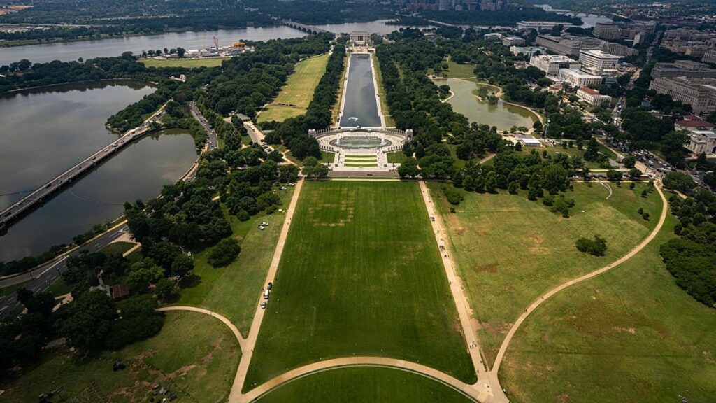 Giant ’86 47′ Appears on National Mall Grass: What to Know