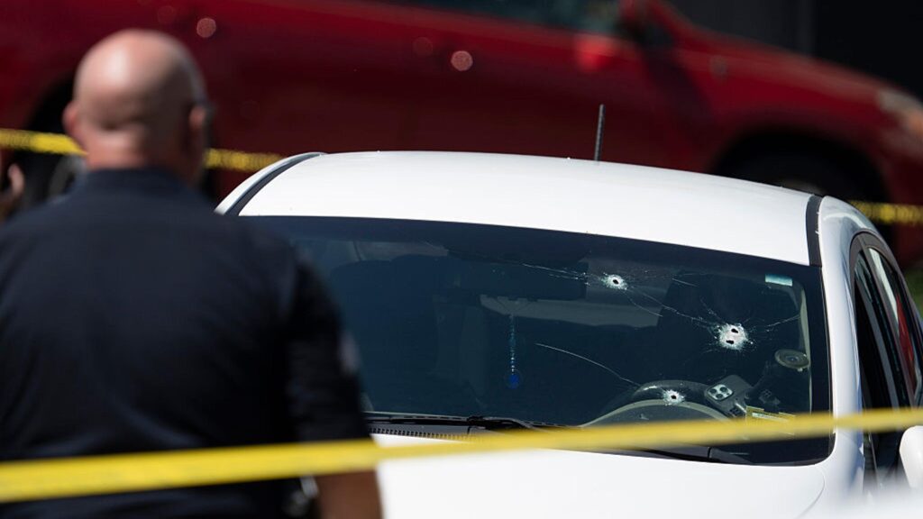ICE to Pause Most Traffic Stops Following Pair of Deadly Shootings, Sources Say