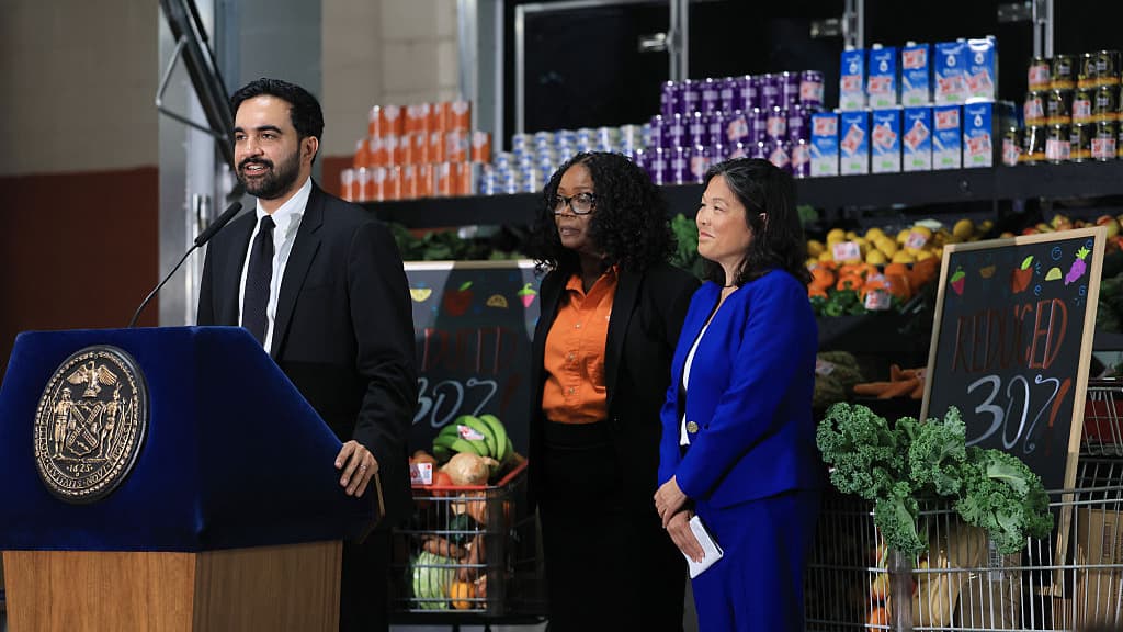 The Economics of Public Grocery Stores The Economics of Public Grocery Stores